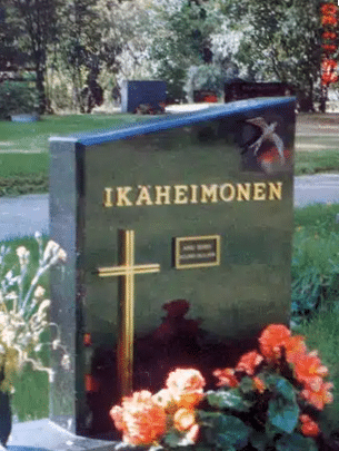 Hautakivi 13 Varpaisjärven musta 75/65x60x15