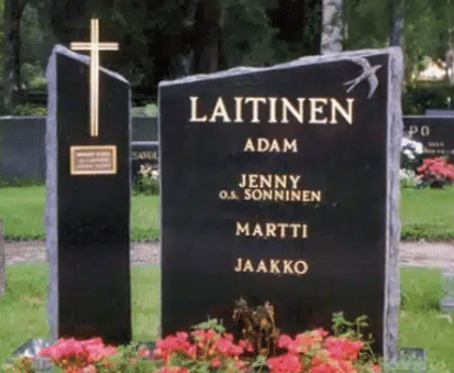 Hautakivi 25 Varpaisjärven musta 80/70x60x15 ja 80/70x15x15