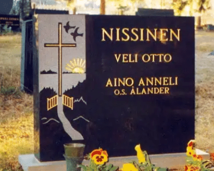 Hautakivi 6 Varpaisjärven musta 60x70x15