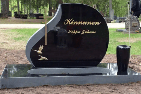 Hautakivi 60 Varpaisjärven musta 70x90x15